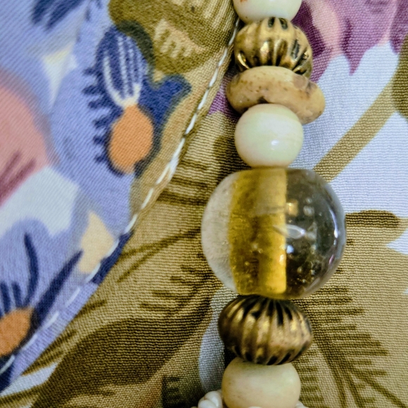 Elegant Cream Beaded Necklace - Picture 8 of 11